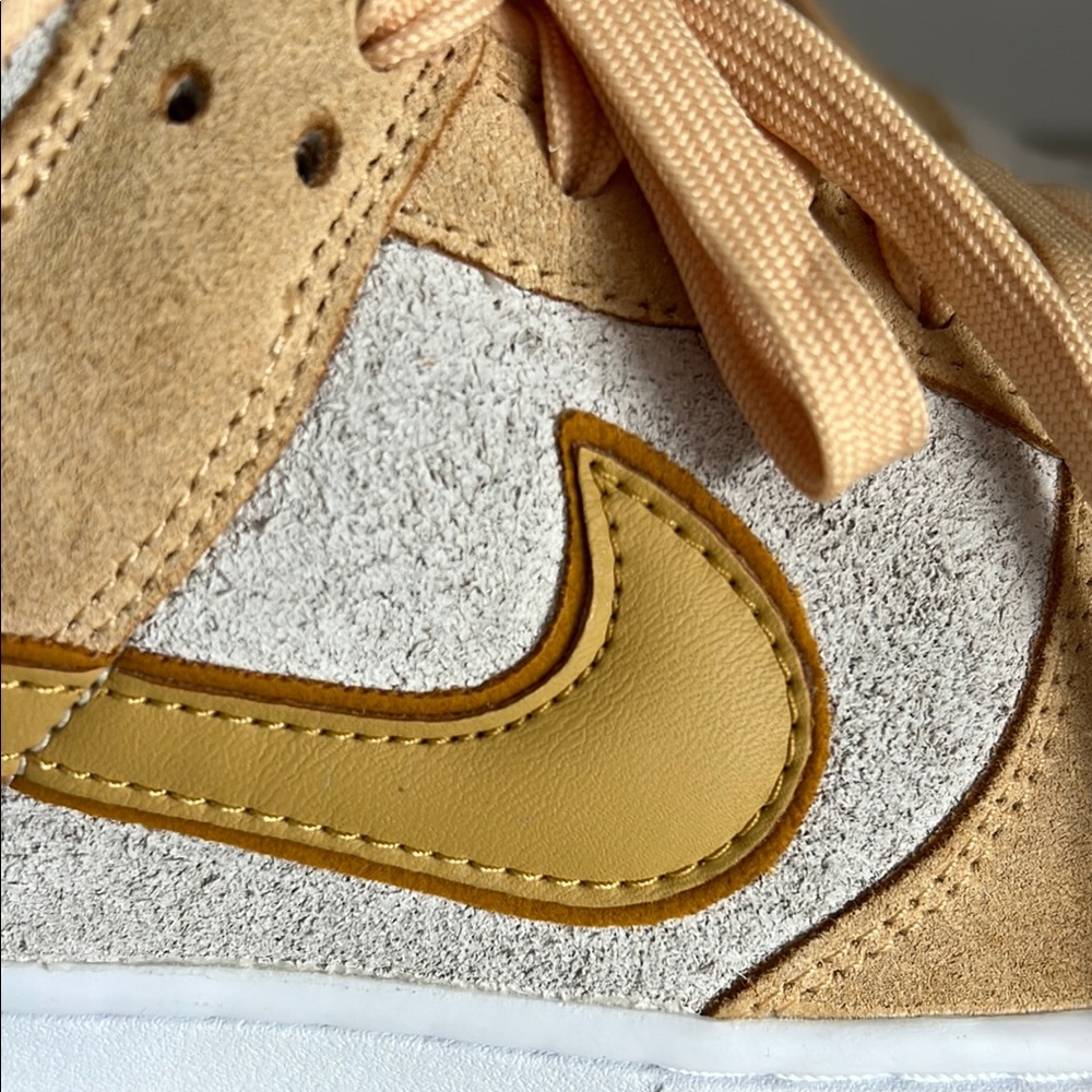 Very Good - Women's Nike Dunk Low LX Sneaker - White / Yellow - Gold - Size W7 - Picture 11 of 16